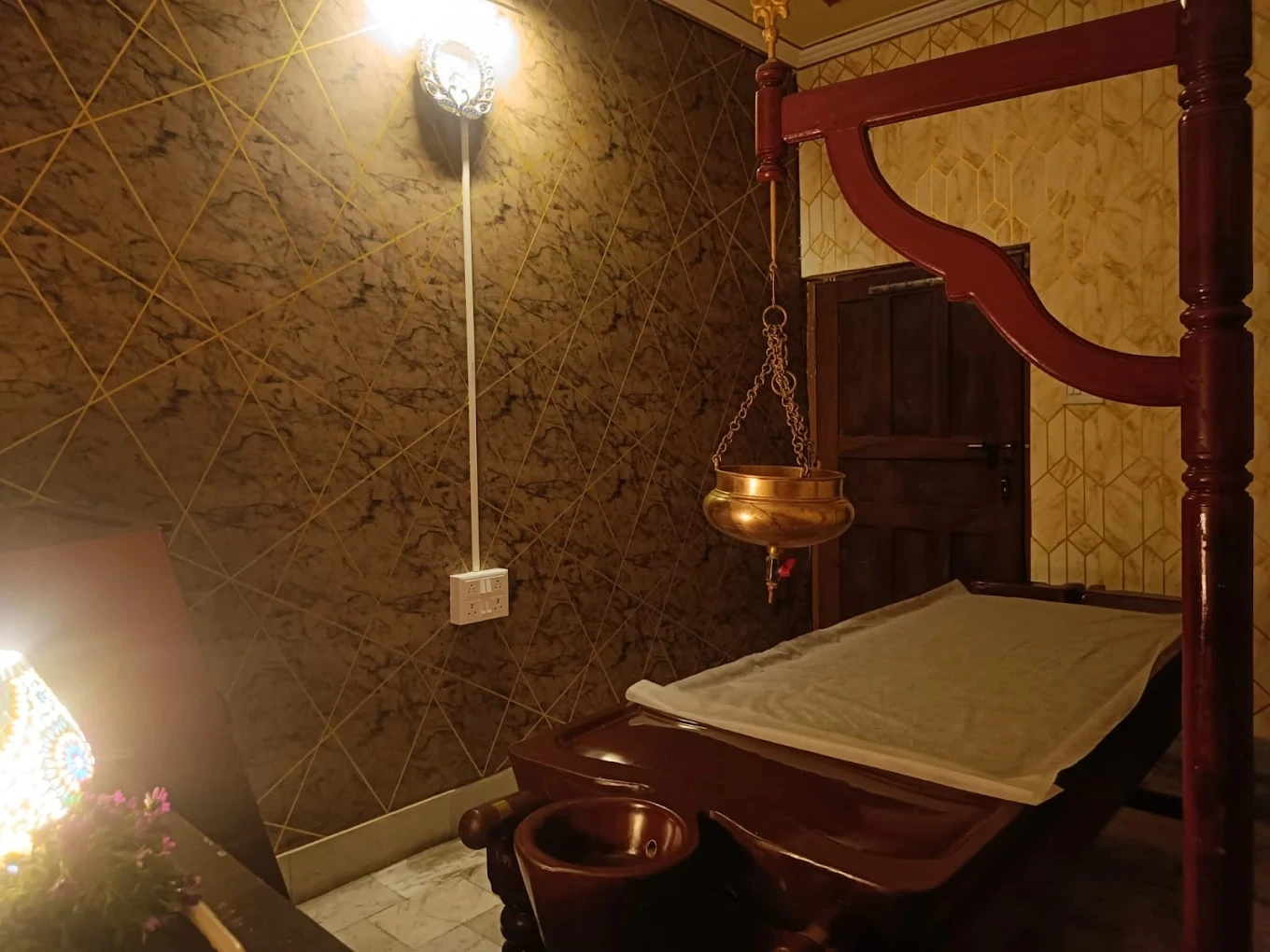 Raw Ayurveda Center - Indira Nagar Lucknow