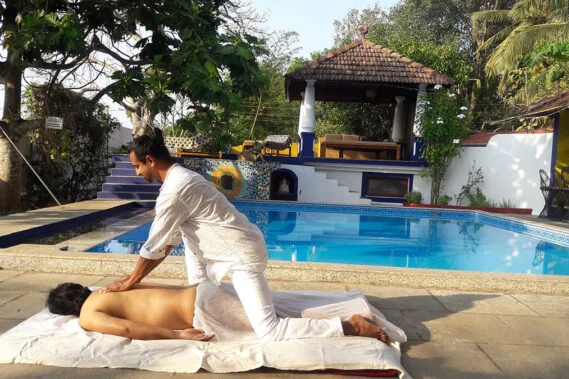 ayuryoga-massage-training-goa-569x3791726465431.webp