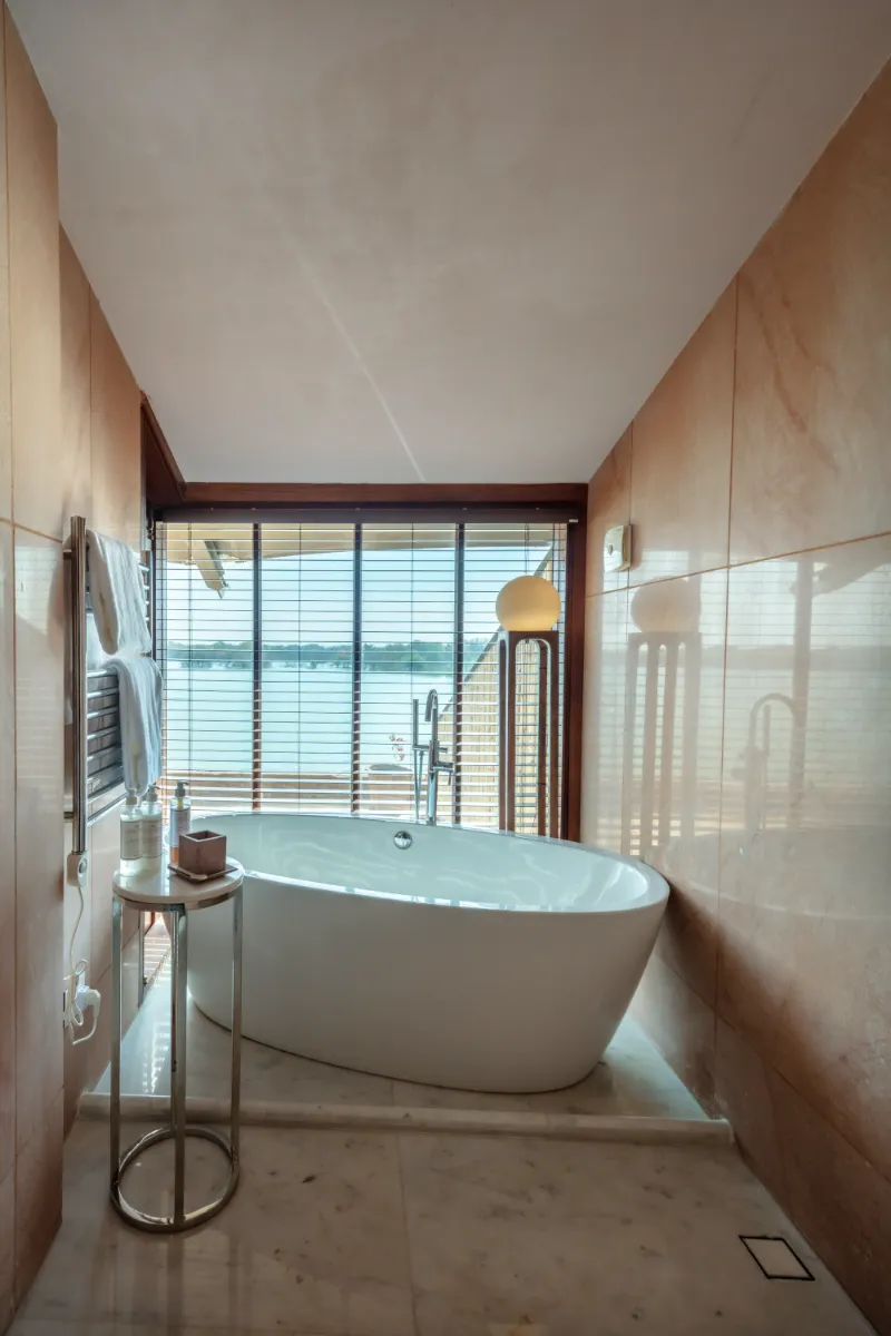 18 luxury tent bathtub  raas chhatrasagar x andre fanthome1741661586.webp