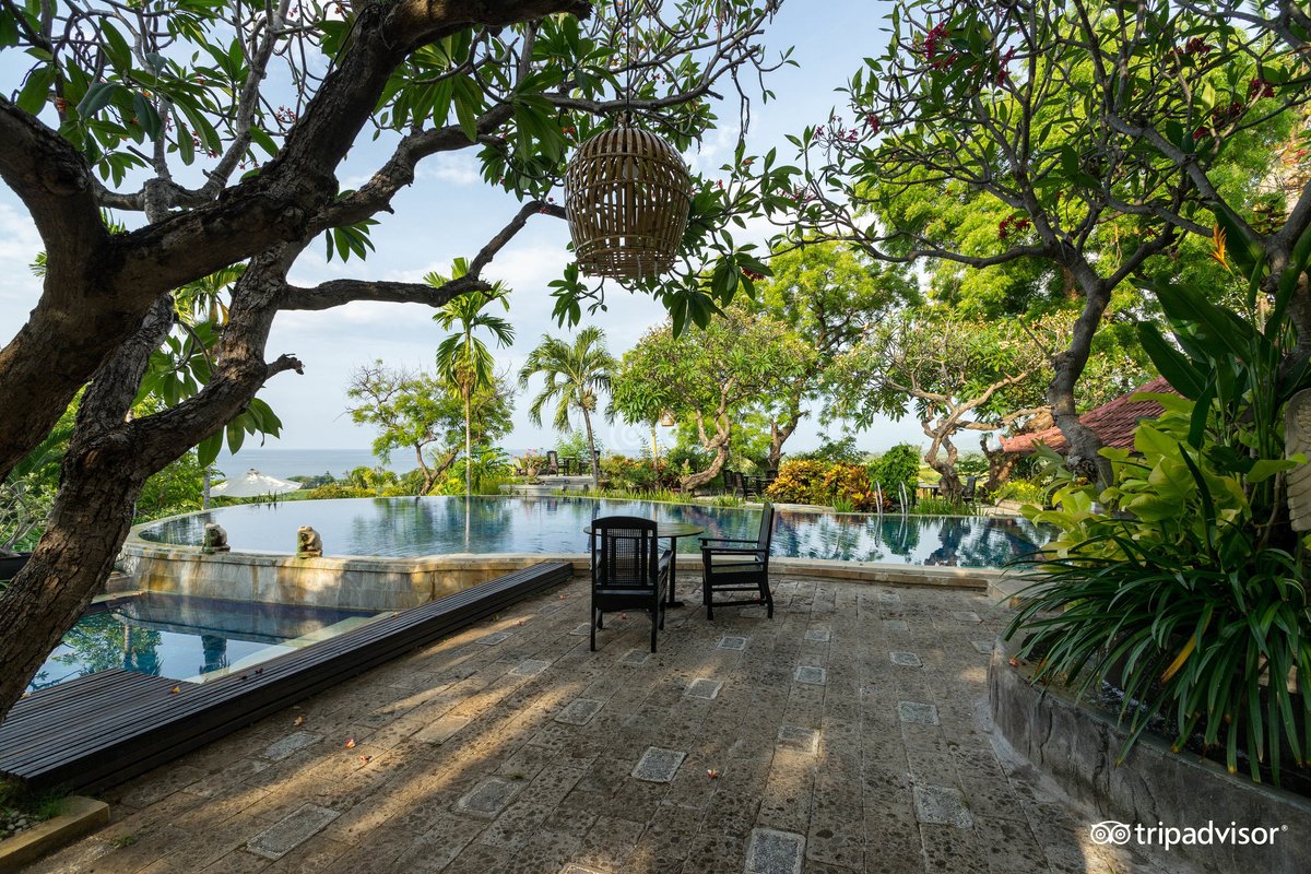 poolv153885951745562952.jpg