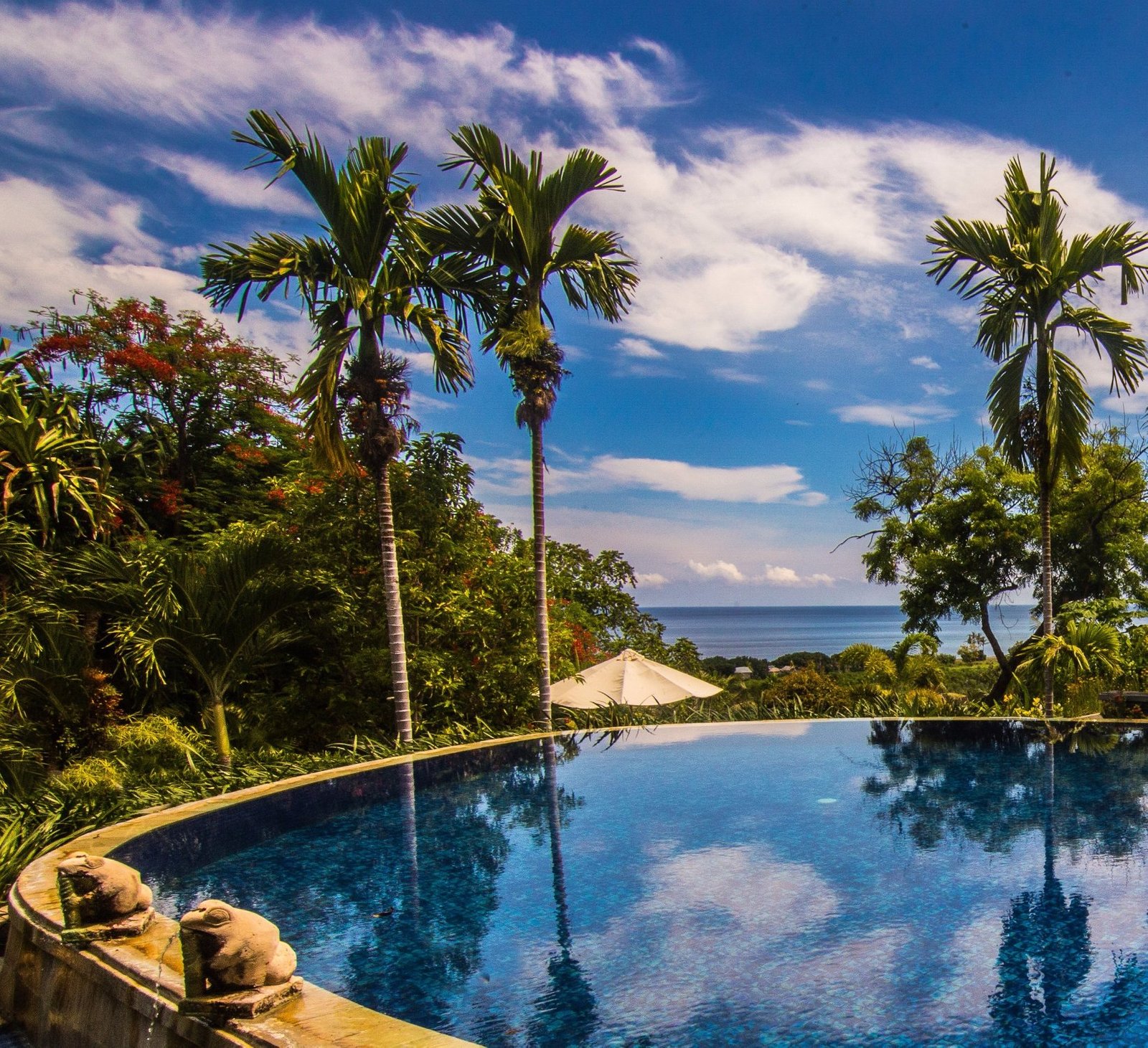 theinfinitypoolwith1745642864.jpg