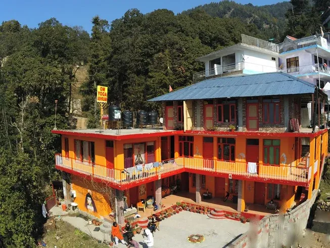 om yoga ashram 411754484861.webp