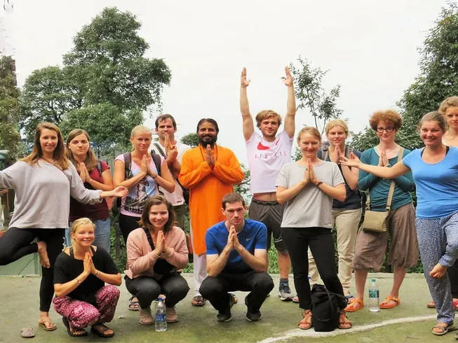 om yoga ashram 501754485652.webp