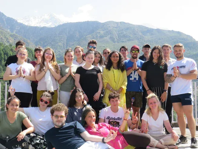 om yoga ashram 621754484876.webp