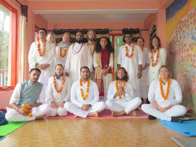 om yoga ashram 631754484876.webp